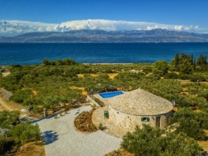 2 Bedroom Roundhouse with Sea Views & Private Pool on the Island of Brac,Croatia